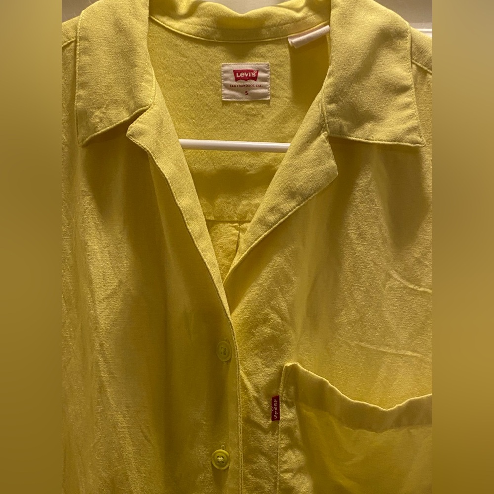 Levi's Sunny Yellow Short Sleeve Shirt - Picture 2 of 3